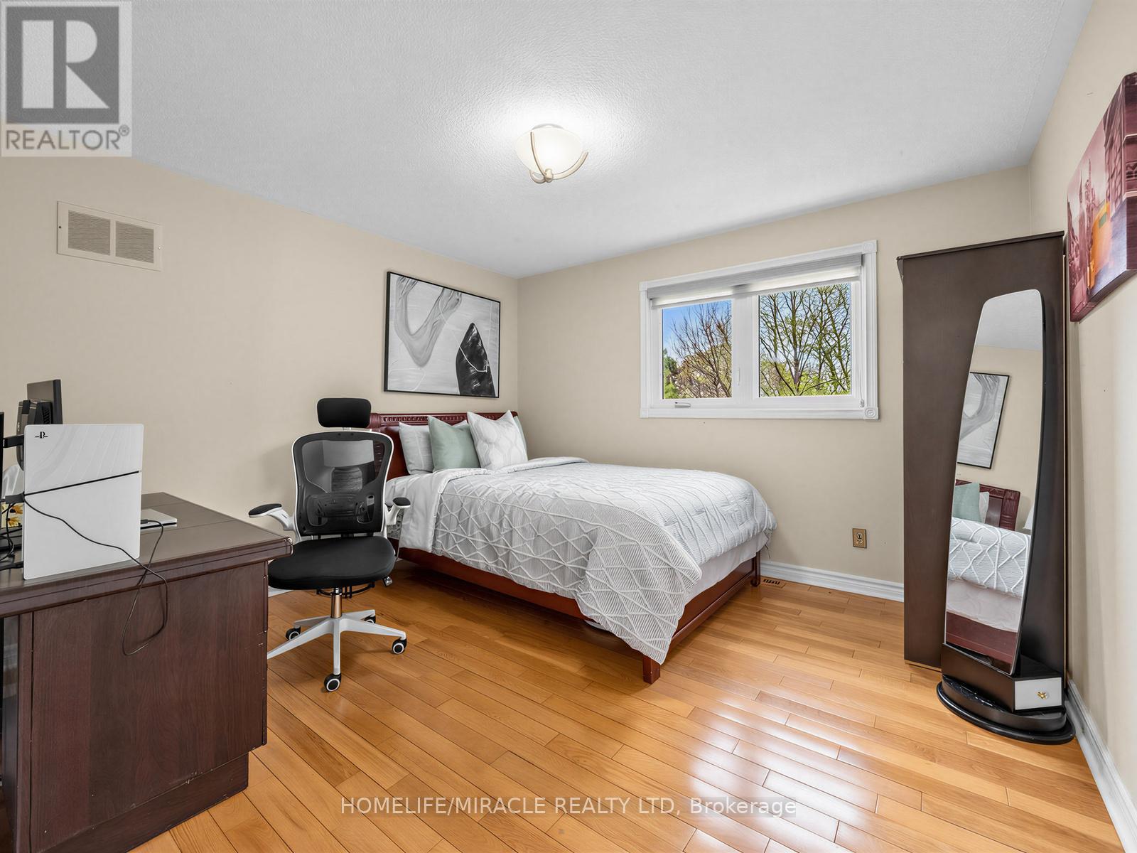 2023 Jacamar Court, Mississauga, ON - Indoor Photo Showing Bedroom