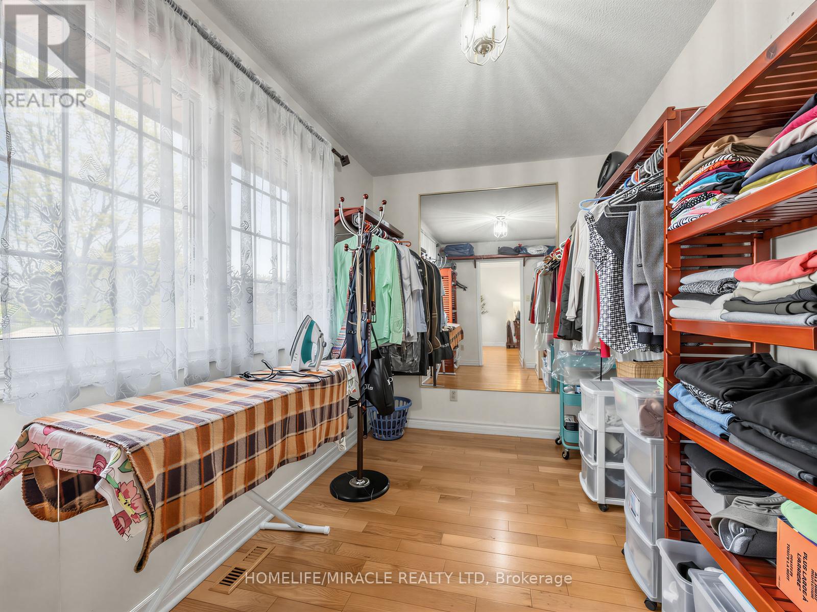 2023 Jacamar Court, Mississauga, ON - Indoor With Storage