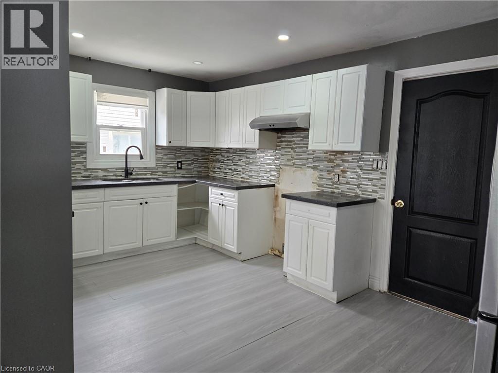 6269 Franklin Avenue, Niagara Falls, ON - Indoor Photo Showing Kitchen