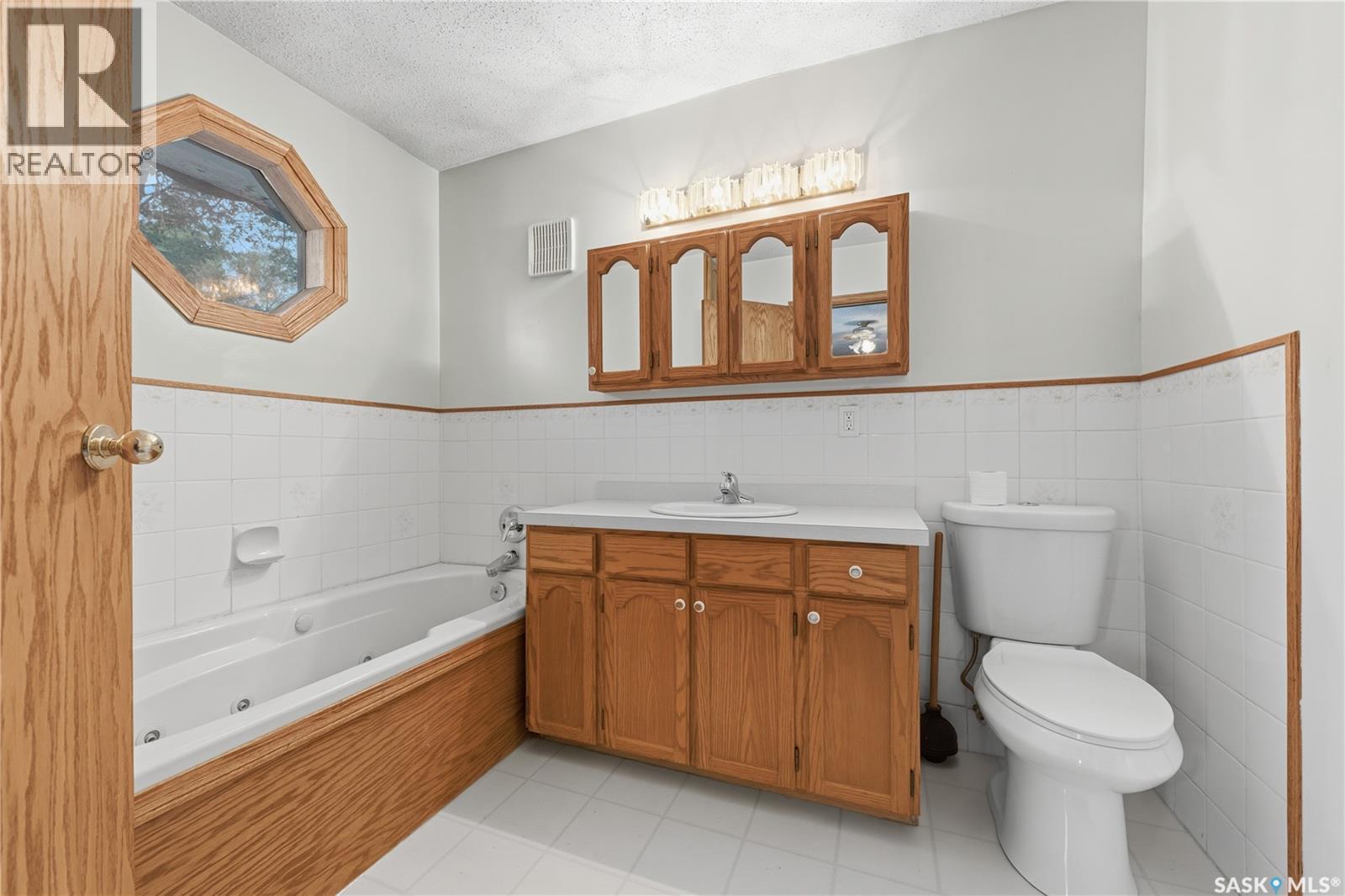 195 Forsyth Crescent, Regina, SK - Indoor Photo Showing Bathroom