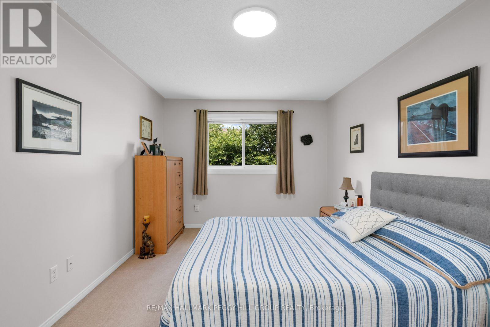 18 Draper Crescent, Barrie, ON - Indoor Photo Showing Bedroom