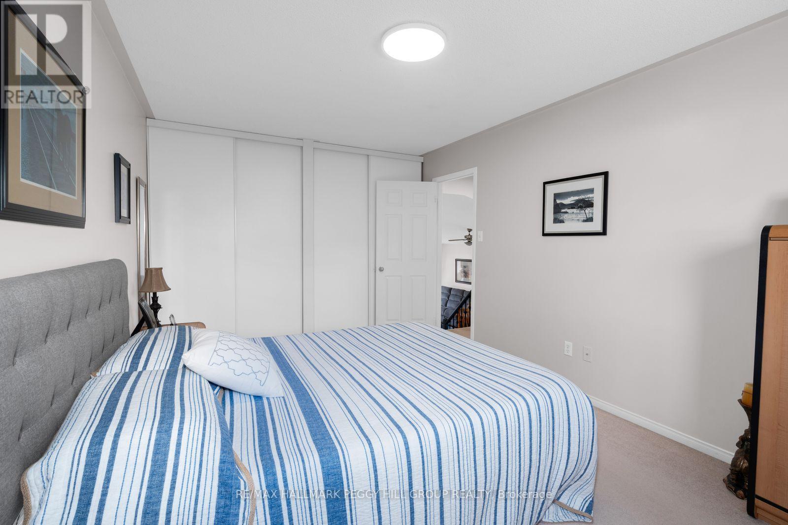 18 Draper Crescent, Barrie, ON - Indoor Photo Showing Bedroom