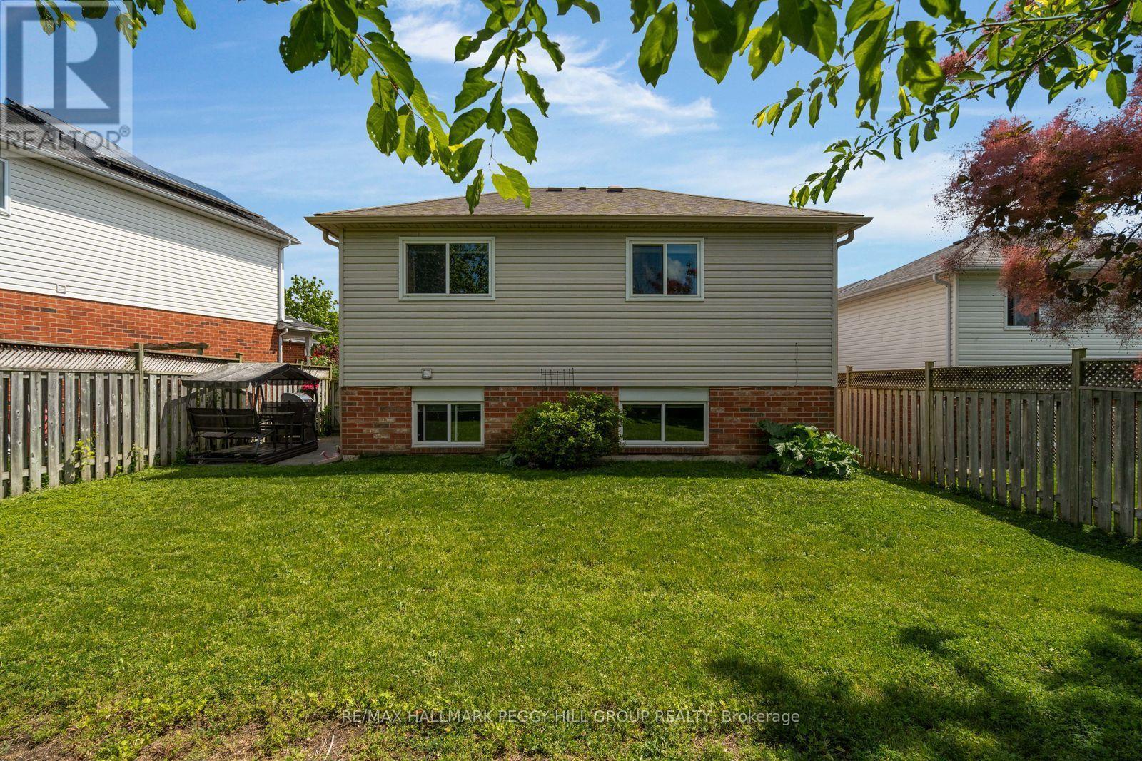 18 Draper Crescent, Barrie, ON - Outdoor
