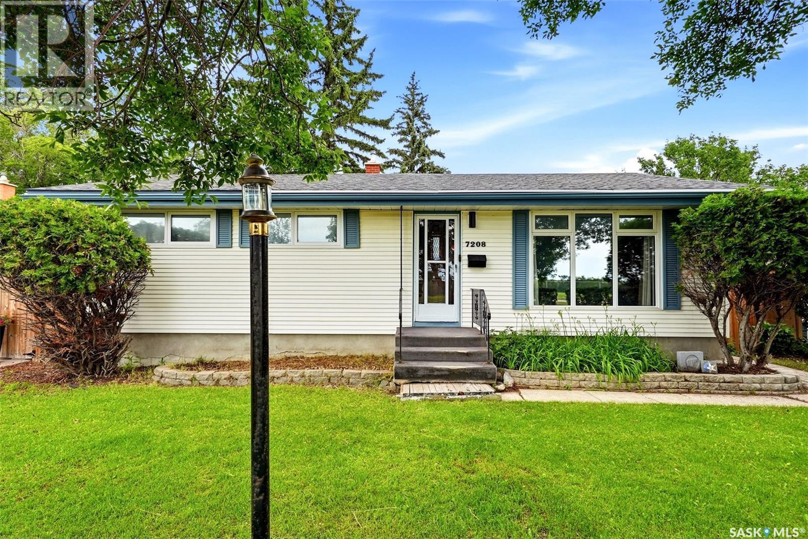 7208 Dewdney Avenue, Regina, SK - Outdoor