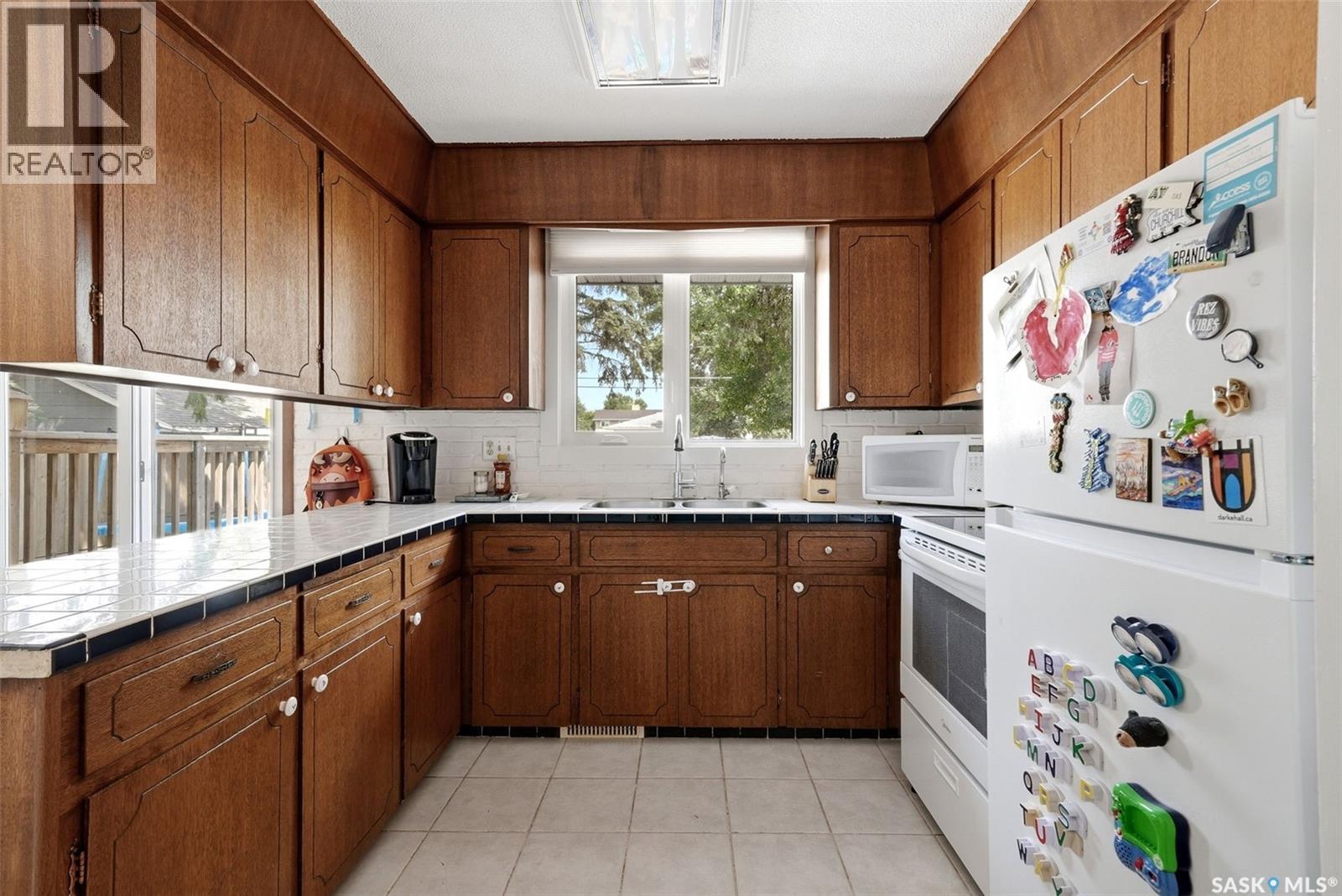7208 Dewdney Avenue, Regina, SK - Indoor Photo Showing Kitchen