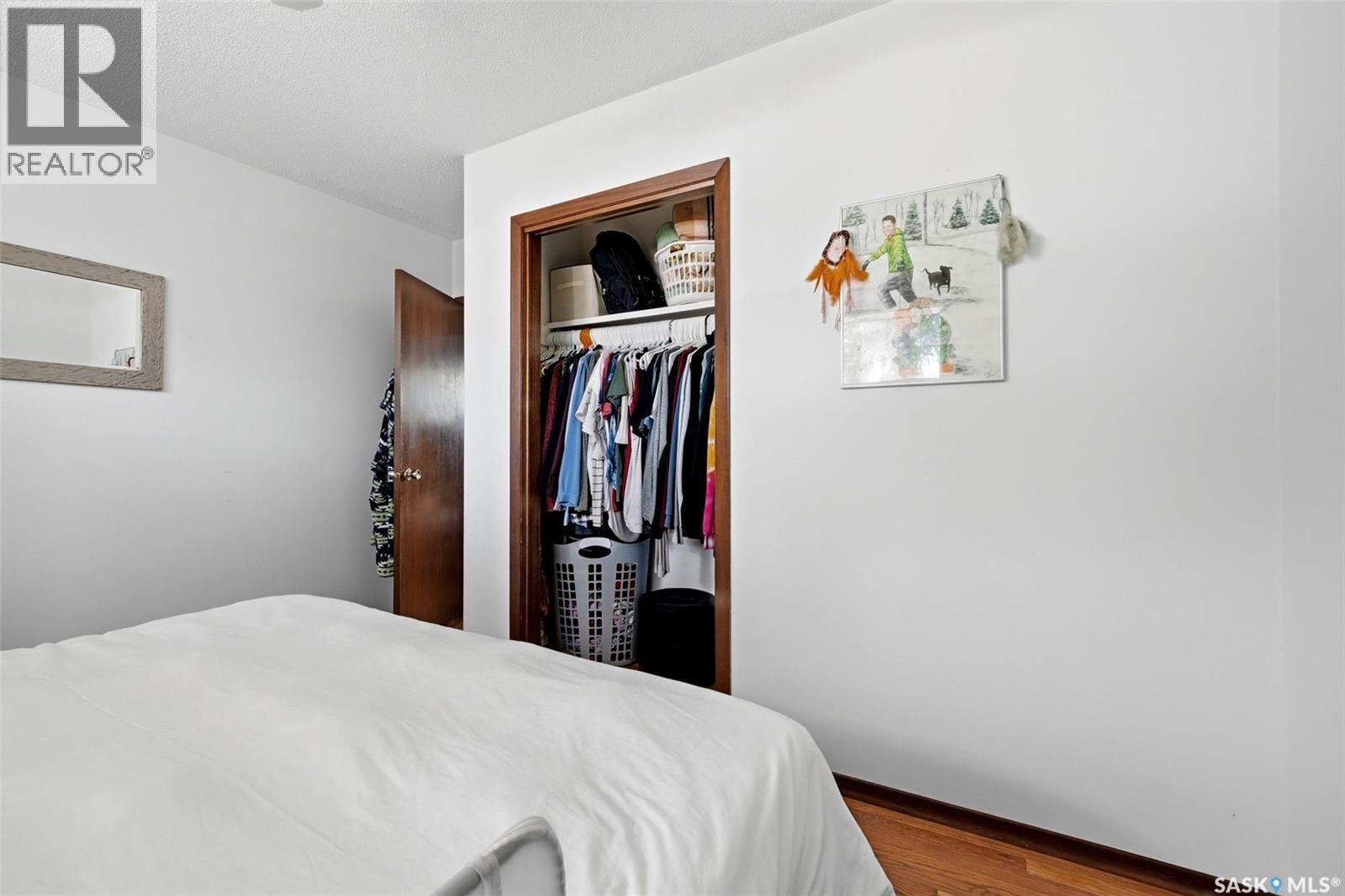 7208 Dewdney Avenue, Regina, SK - Indoor Photo Showing Bedroom