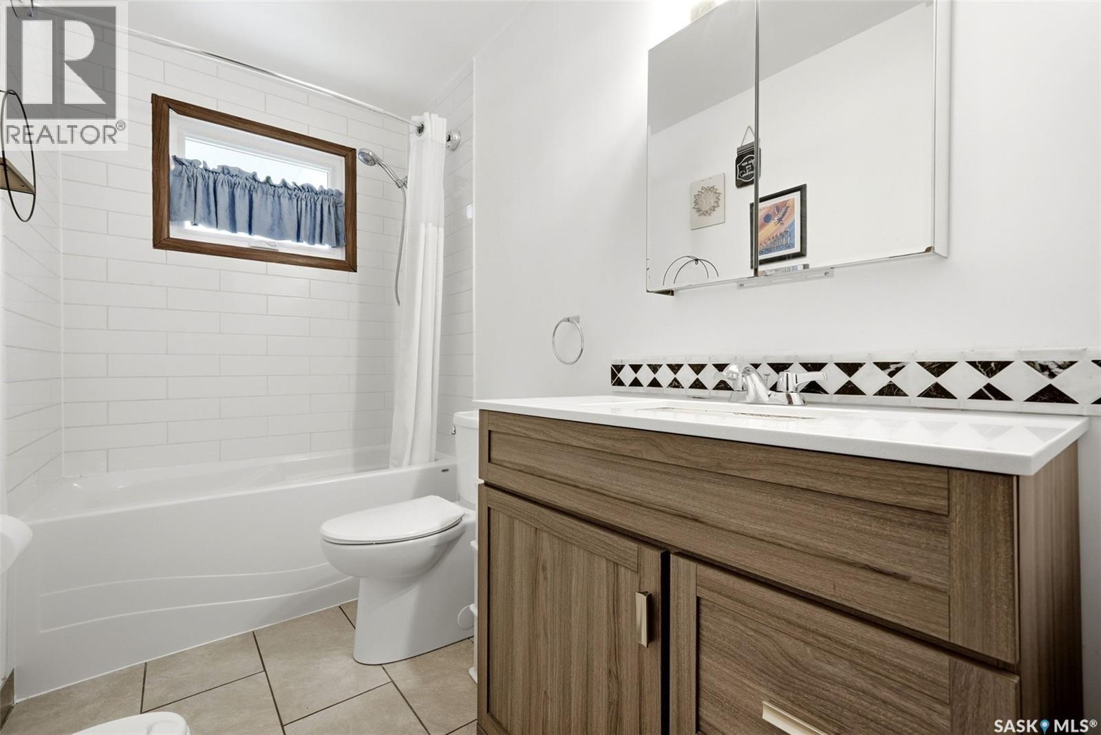 7208 Dewdney Avenue, Regina, SK - Indoor Photo Showing Bathroom