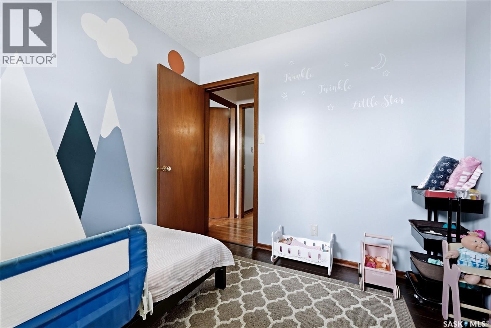 7208 Dewdney Avenue, Regina, SK - Indoor Photo Showing Bedroom