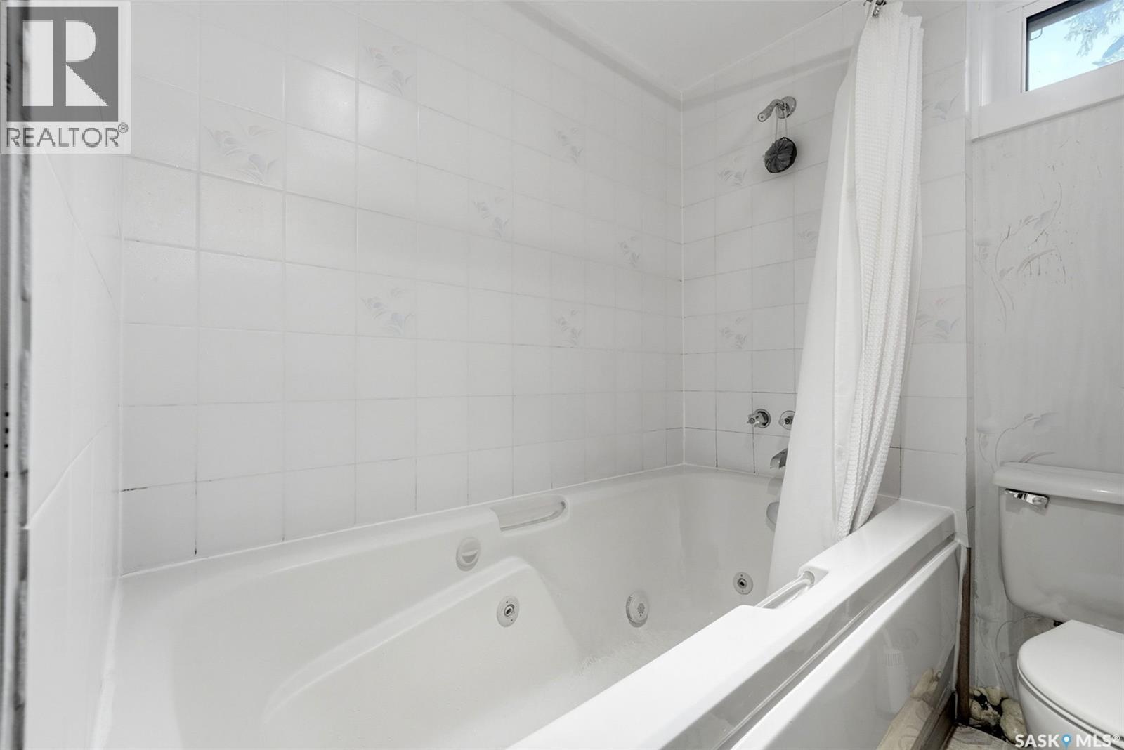 7208 Dewdney Avenue, Regina, SK - Indoor Photo Showing Bathroom