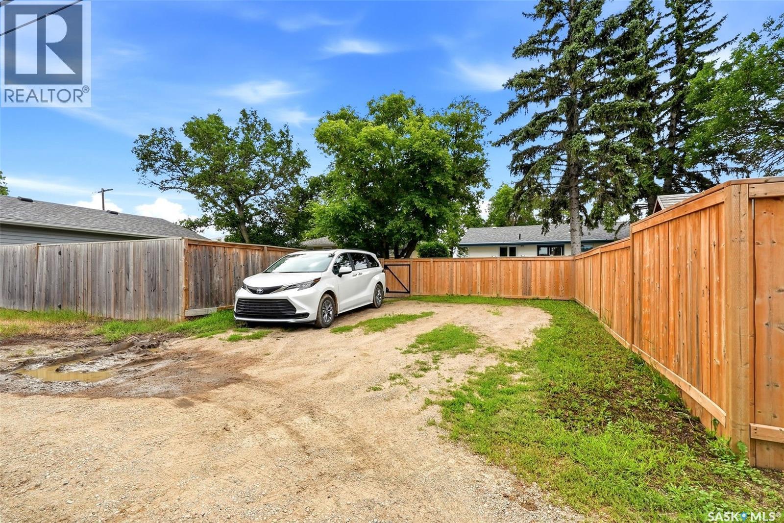 7208 Dewdney Avenue, Regina, SK - Outdoor