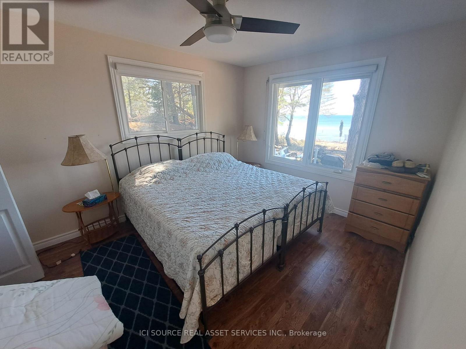 4 Pinewood Drive, Tiny, ON - Indoor Photo Showing Bedroom