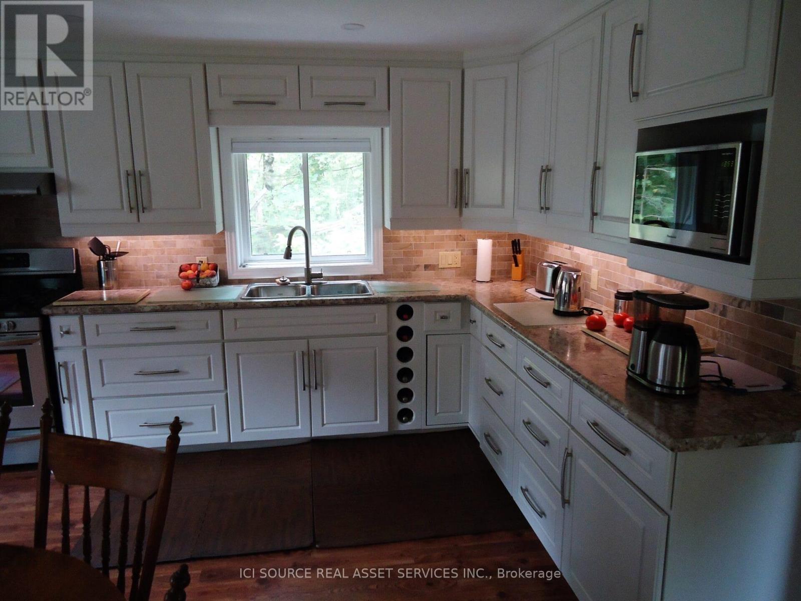 4 Pinewood Drive, Tiny, ON - Indoor Photo Showing Kitchen With Double Sink