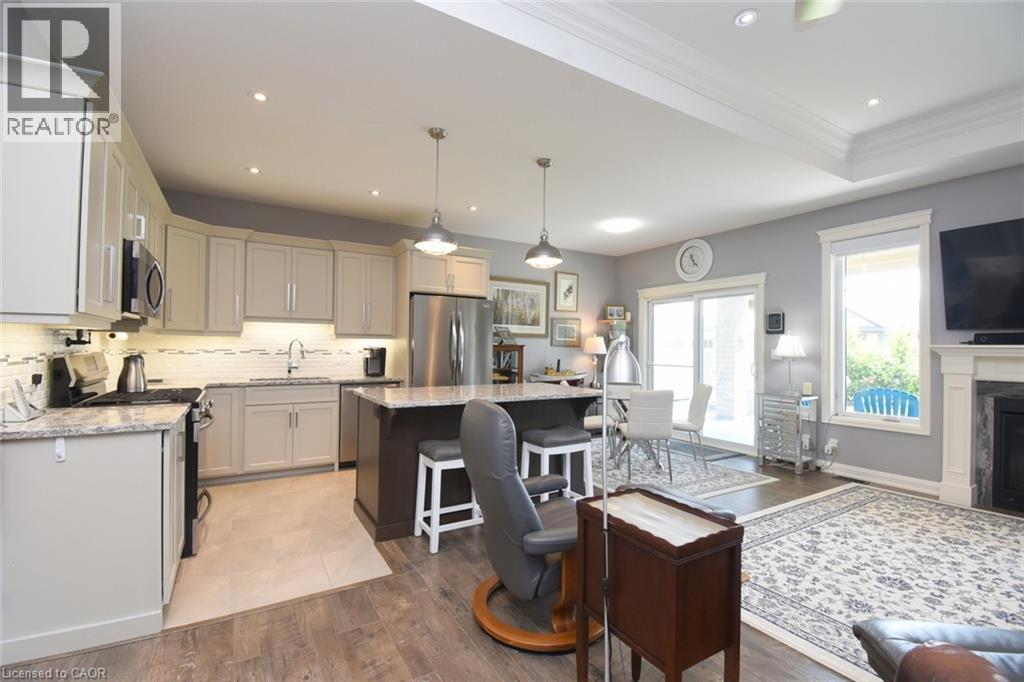 10 Craddock Boulevard, Jarvis, ON - Indoor Photo Showing Kitchen With Fireplace With Upgraded Kitchen