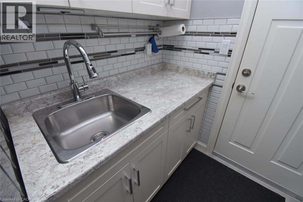 10 Craddock Boulevard, Jarvis, ON - Indoor Photo Showing Kitchen