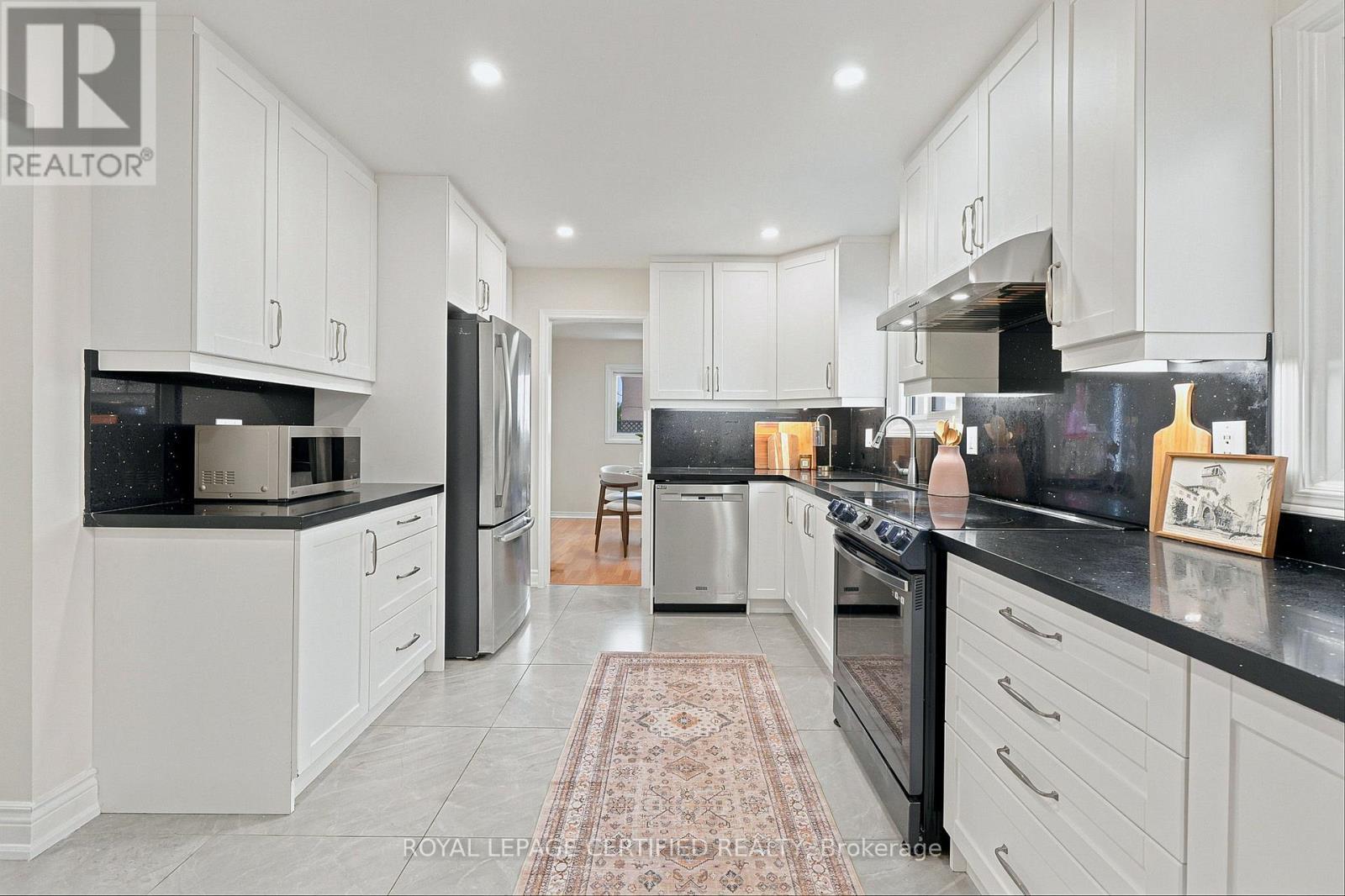 3135 Shadetree Drive, Mississauga, ON - Indoor Photo Showing Kitchen
