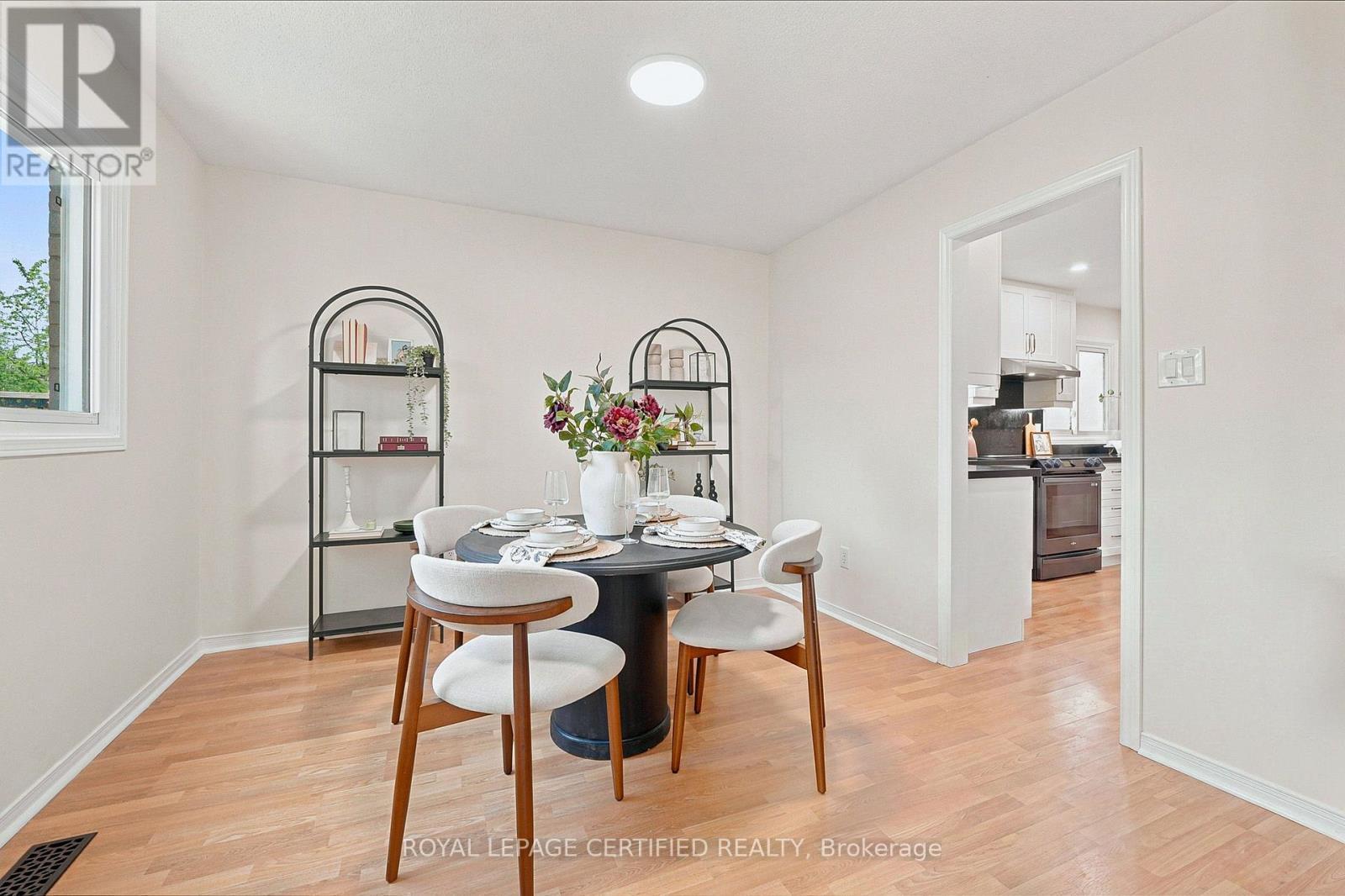 3135 Shadetree Drive, Mississauga, ON - Indoor Photo Showing Dining Room