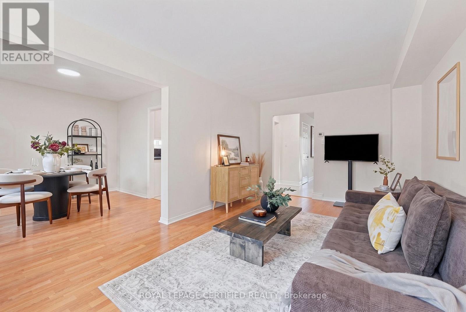 3135 Shadetree Drive, Mississauga, ON - Indoor Photo Showing Living Room