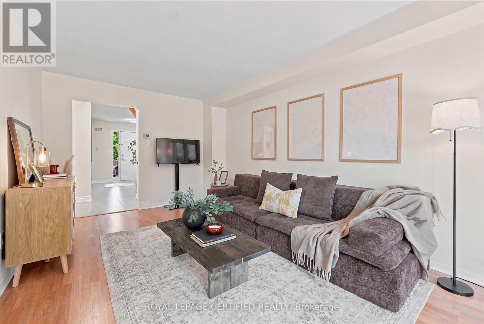 3135 Shadetree Drive, Mississauga, ON - Indoor Photo Showing Living Room