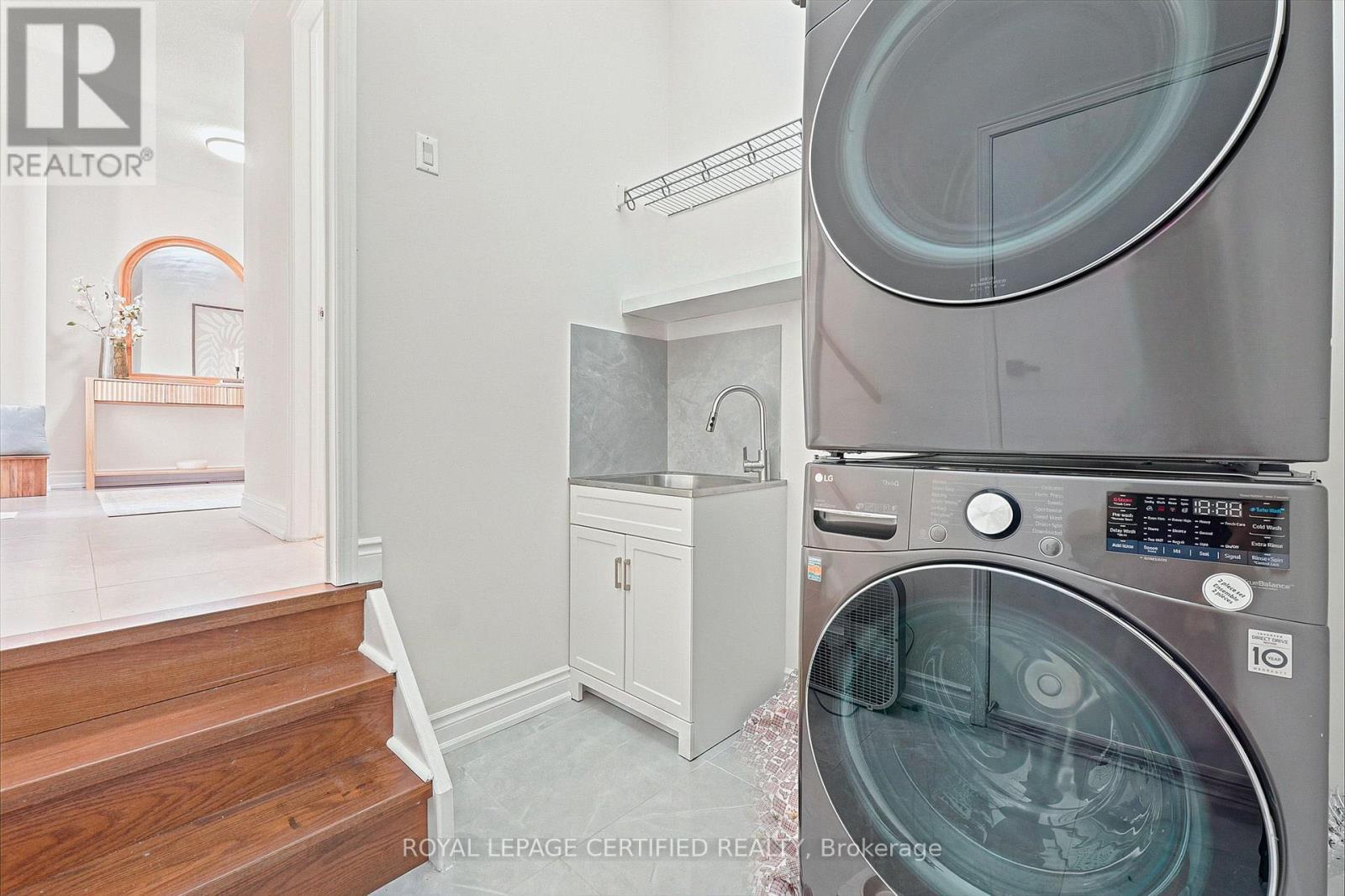 3135 Shadetree Drive, Mississauga, ON - Indoor Photo Showing Laundry Room
