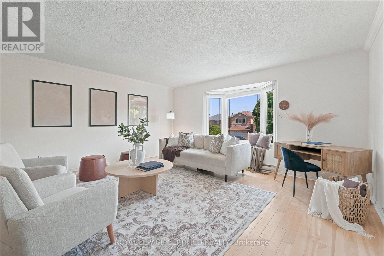 3135 Shadetree Drive, Mississauga, ON - Indoor Photo Showing Living Room