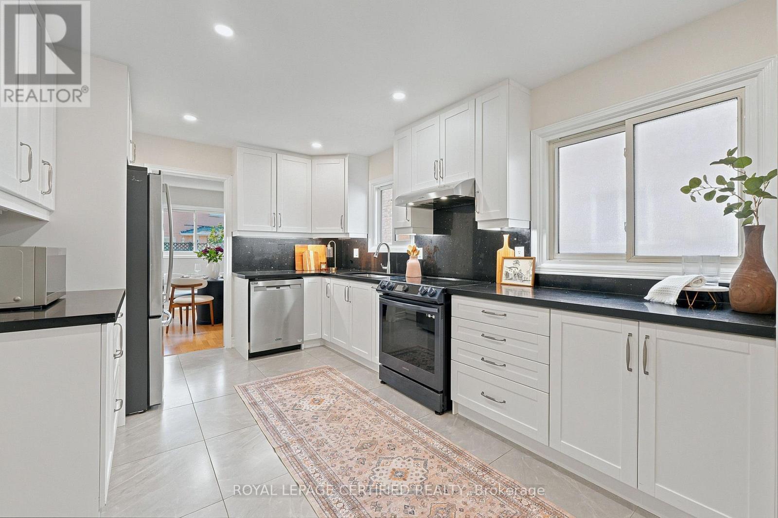3135 Shadetree Drive, Mississauga, ON - Indoor Photo Showing Kitchen