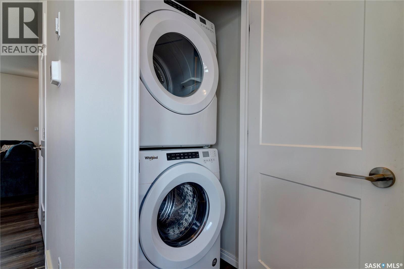 3277 Chuka Boulevard, Regina, SK - Indoor Photo Showing Laundry Room