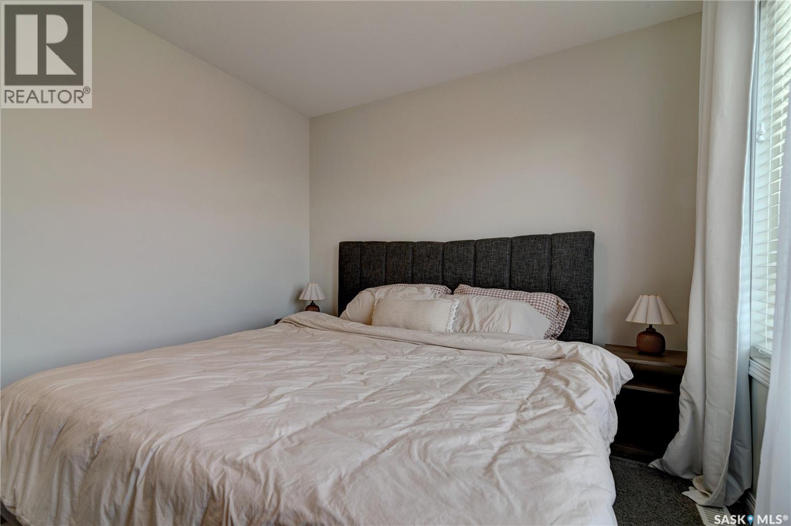 3277 Chuka Boulevard, Regina, SK - Indoor Photo Showing Bedroom