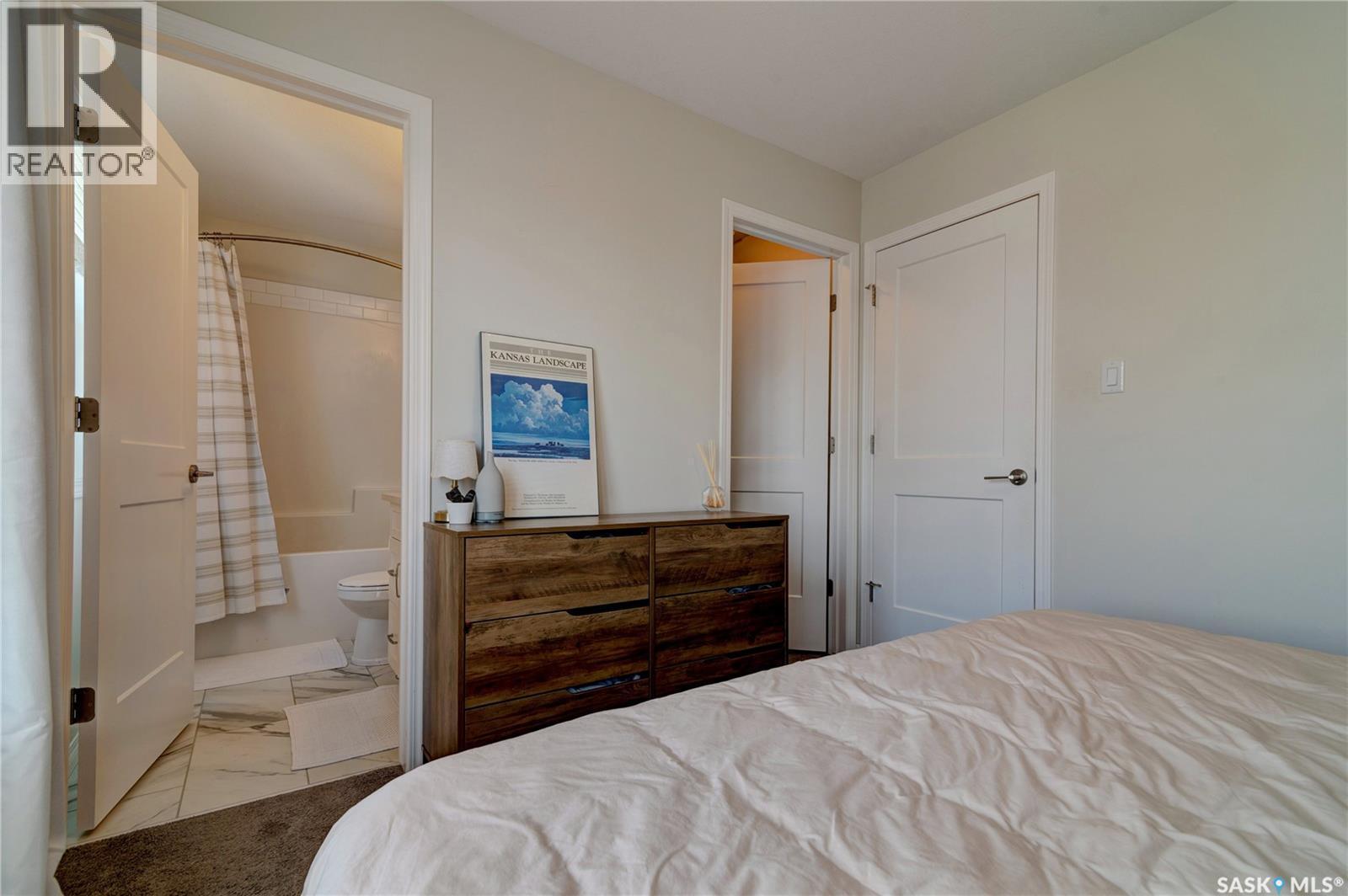 3277 Chuka Boulevard, Regina, SK - Indoor Photo Showing Bedroom