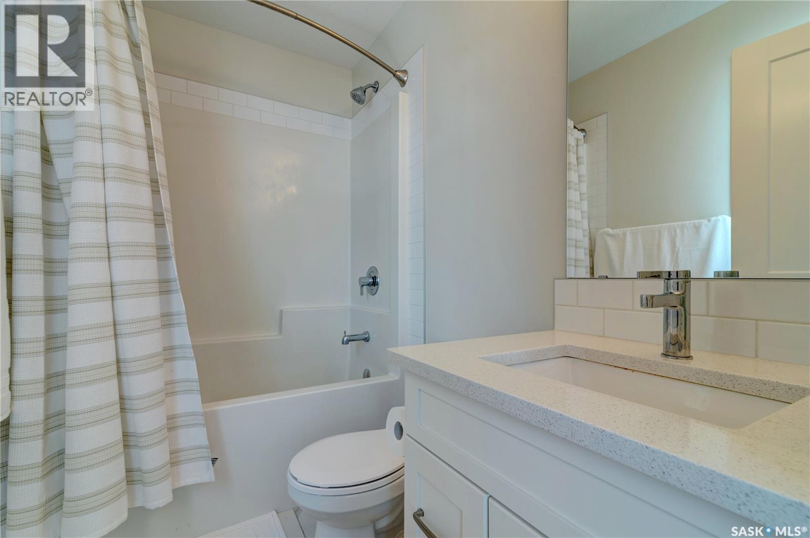 3277 Chuka Boulevard, Regina, SK - Indoor Photo Showing Bathroom