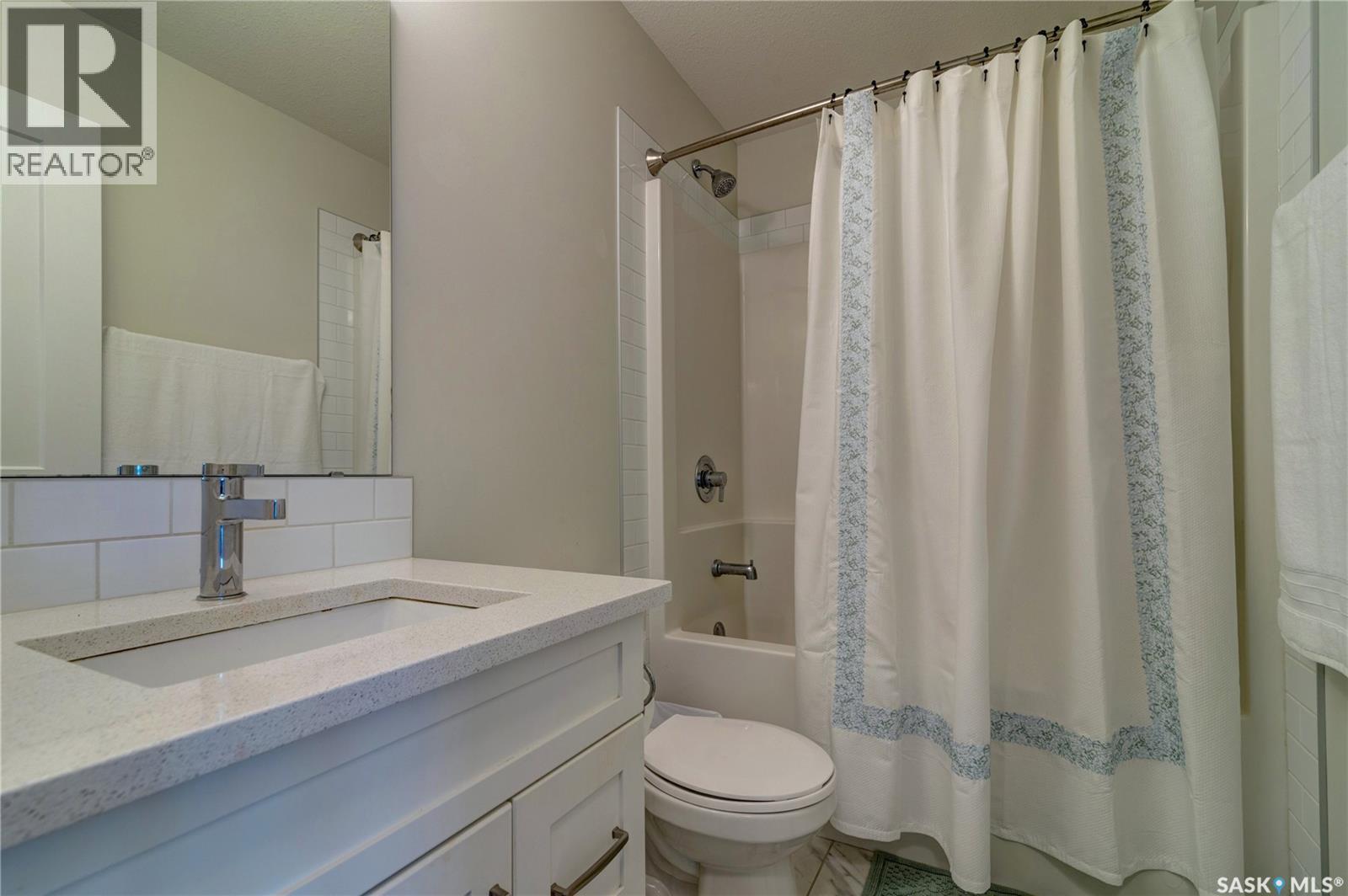 3277 Chuka Boulevard, Regina, SK - Indoor Photo Showing Bathroom