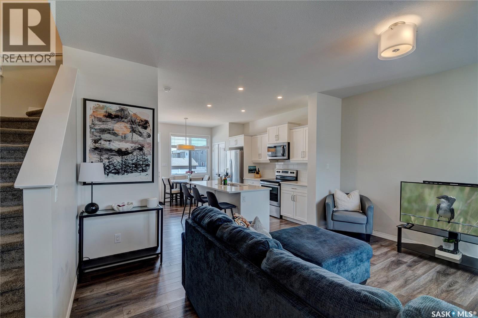 3277 Chuka Boulevard, Regina, SK - Indoor Photo Showing Living Room