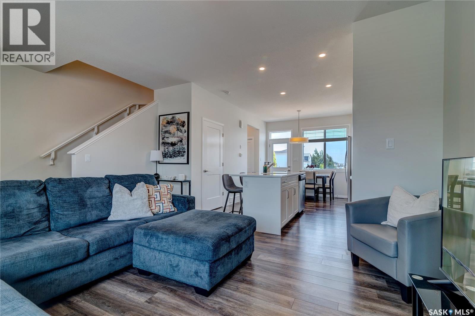 3277 Chuka Boulevard, Regina, SK - Indoor Photo Showing Living Room