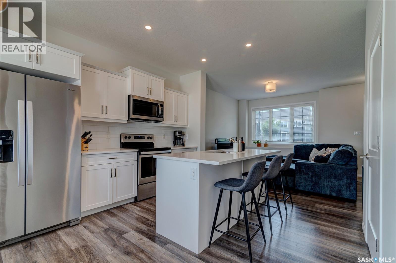 3277 Chuka Boulevard, Regina, SK - Indoor Photo Showing Kitchen With Stainless Steel Kitchen