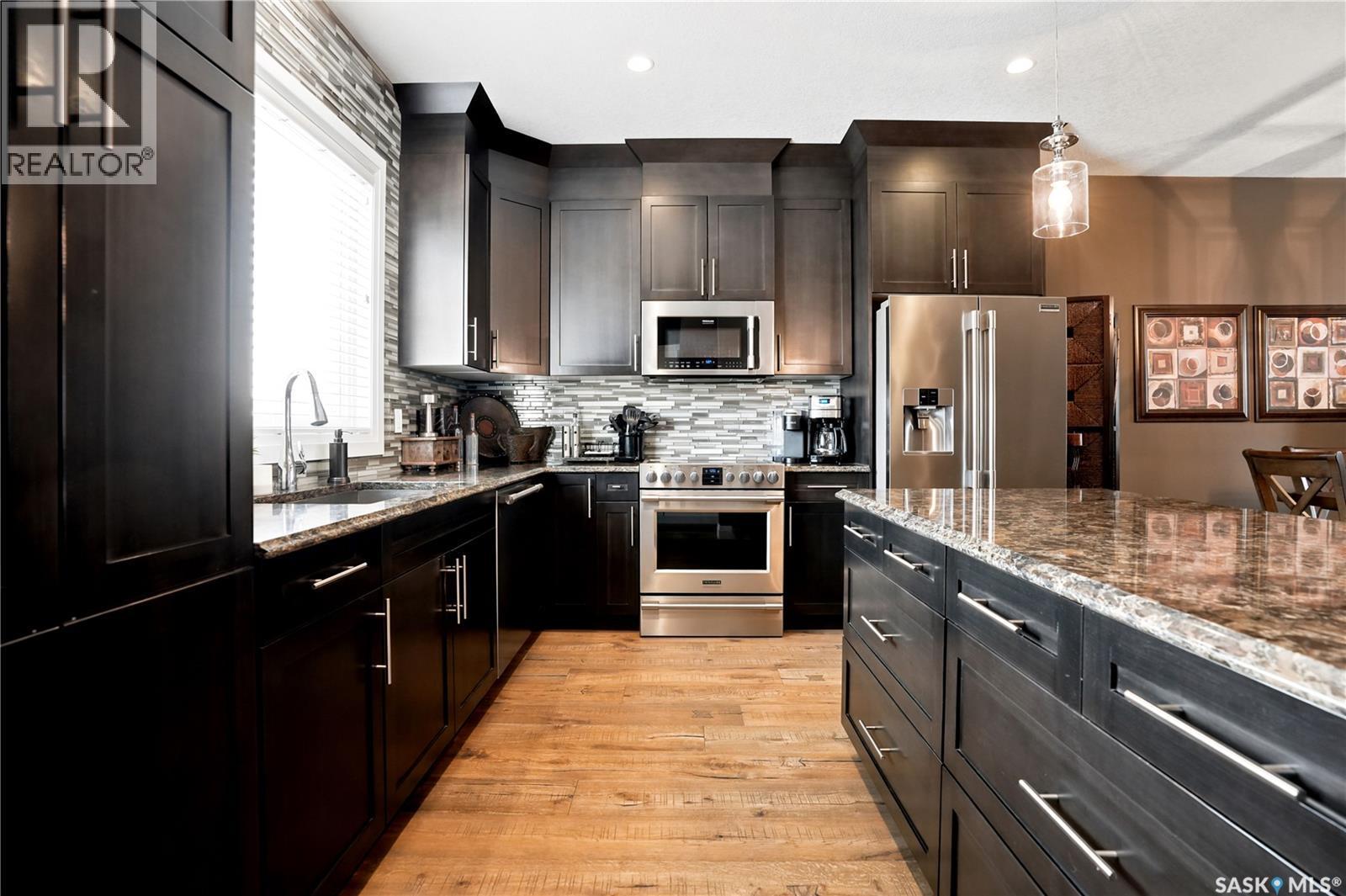 5413 Green Silverberry Drive E, Regina, SK - Indoor Photo Showing Kitchen With Stainless Steel Kitchen With Upgraded Kitchen