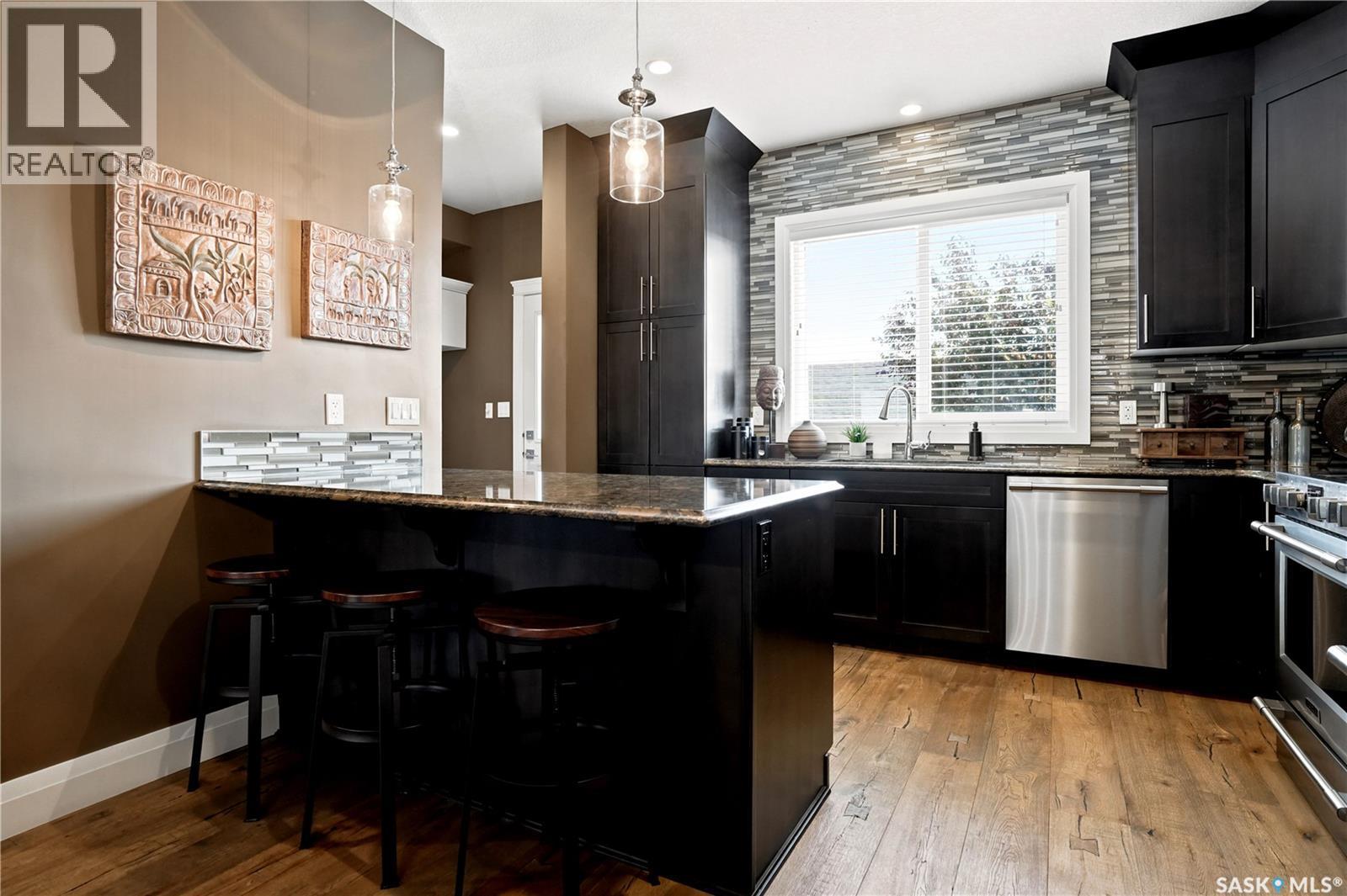 5413 Green Silverberry Drive E, Regina, SK - Indoor Photo Showing Kitchen With Stainless Steel Kitchen With Upgraded Kitchen