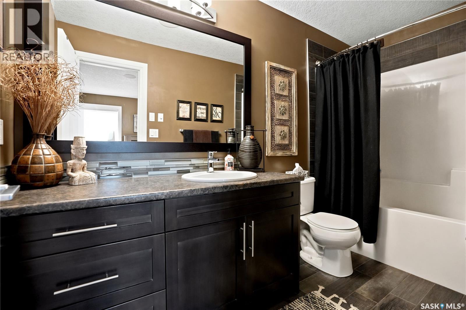 5413 Green Silverberry Drive E, Regina, SK - Indoor Photo Showing Bathroom