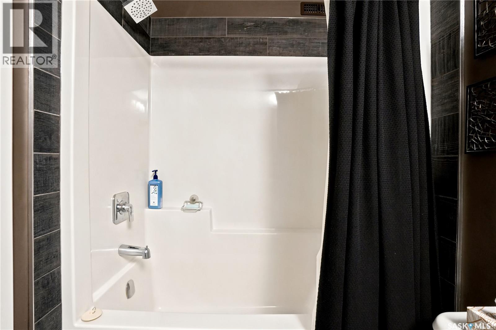 5413 Green Silverberry Drive E, Regina, SK - Indoor Photo Showing Bathroom