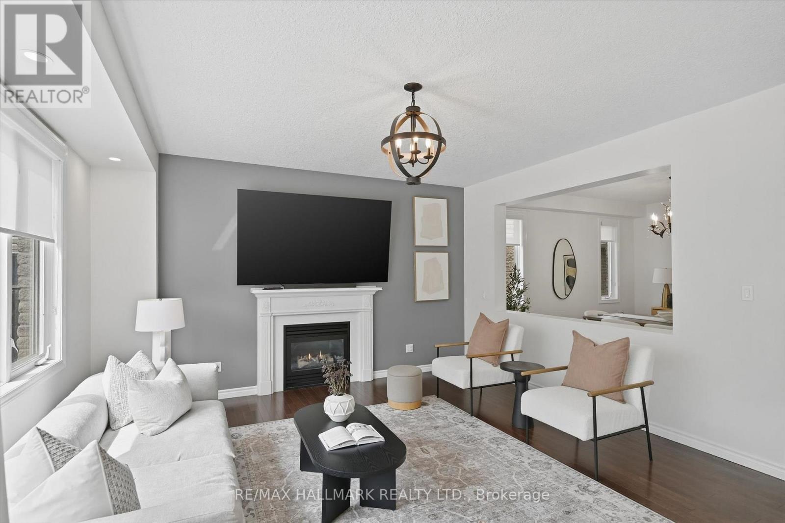 1334 Upper Paradise Road, Hamilton, ON - Indoor Photo Showing Other Room With Fireplace
