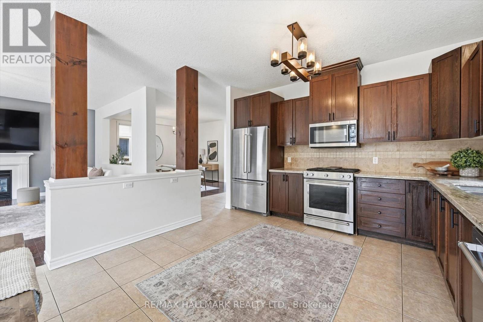 1334 Upper Paradise Road, Hamilton, ON - Indoor Photo Showing Kitchen
