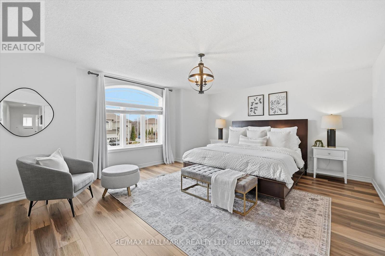 1334 Upper Paradise Road, Hamilton, ON - Indoor Photo Showing Bedroom