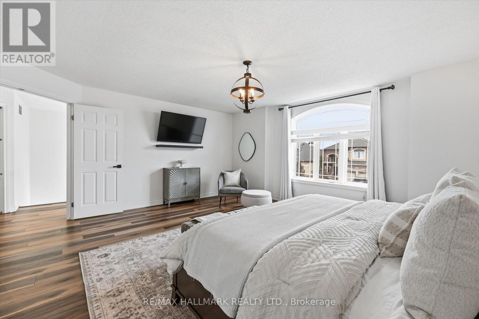 1334 Upper Paradise Road, Hamilton, ON - Indoor Photo Showing Bedroom