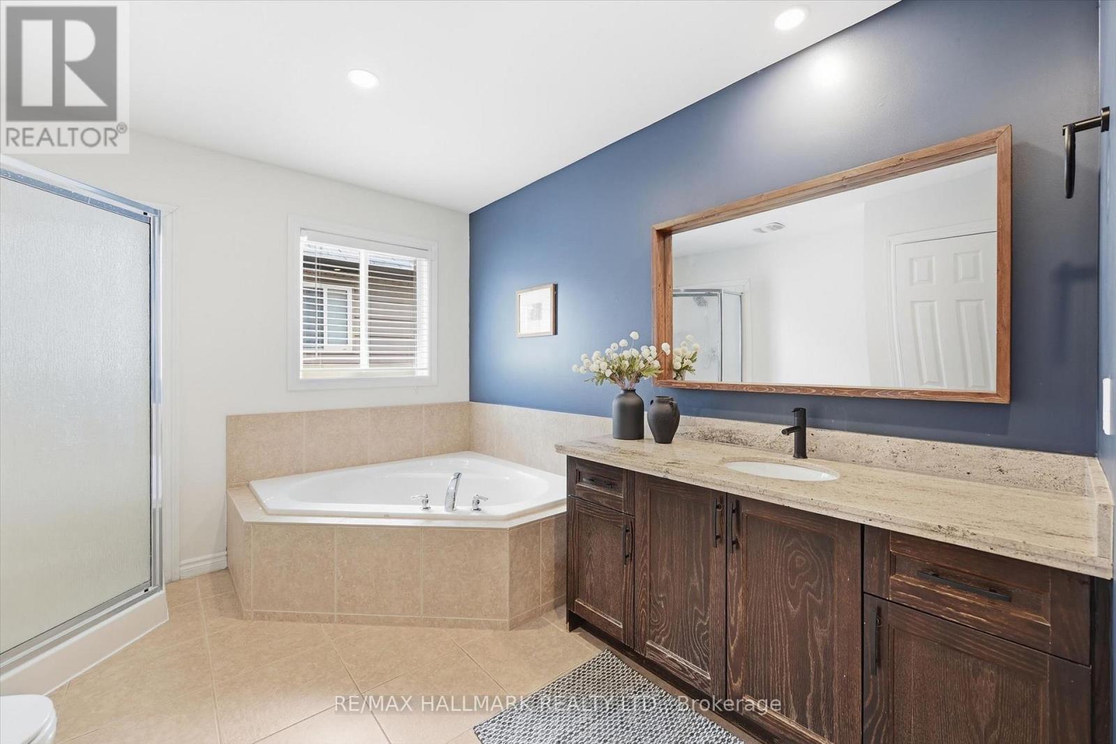 1334 Upper Paradise Road, Hamilton, ON - Indoor Photo Showing Bathroom