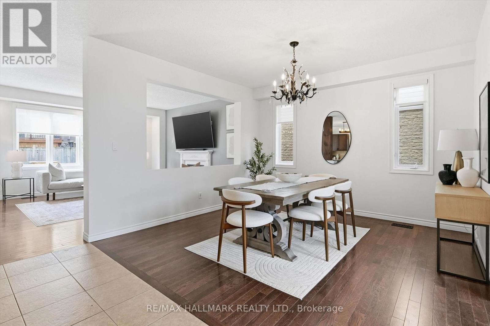 1334 Upper Paradise Road, Hamilton, ON - Indoor Photo Showing Dining Room