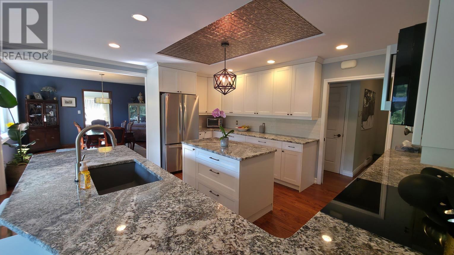 823 Fourth Lin E, Sault Ste. Marie, ON - Indoor Photo Showing Kitchen