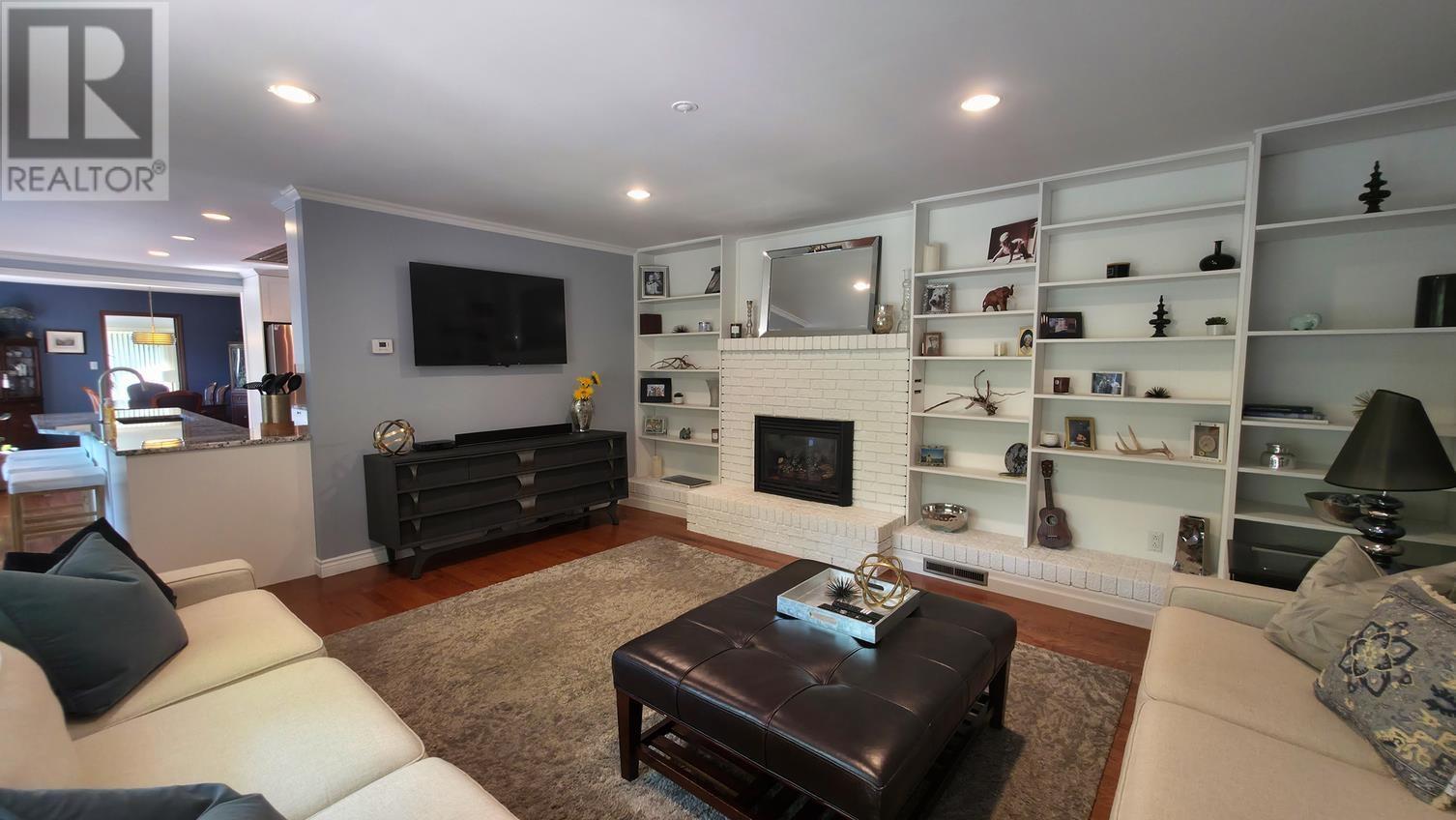 823 Fourth Lin E, Sault Ste. Marie, ON - Indoor Photo Showing Living Room With Fireplace