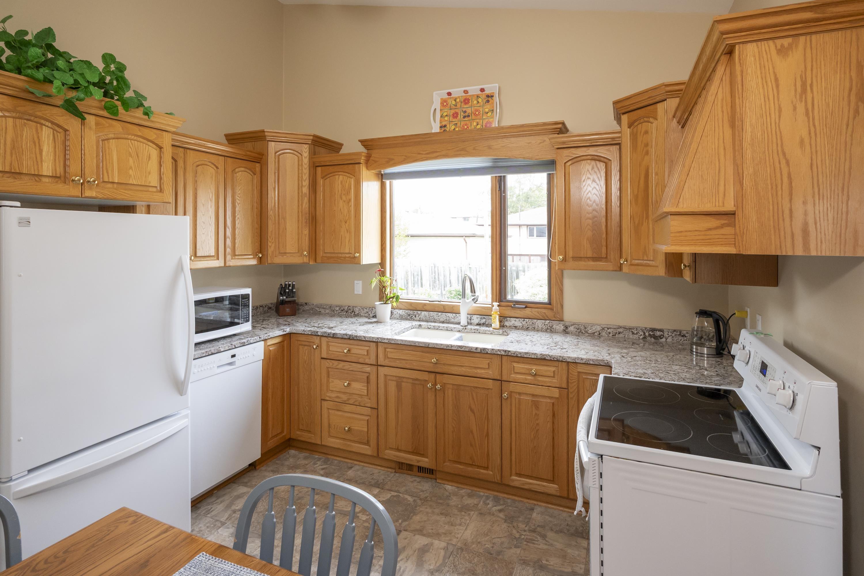 236 Poplar Ave, Thunder Bay, ON - Indoor Photo Showing Kitchen