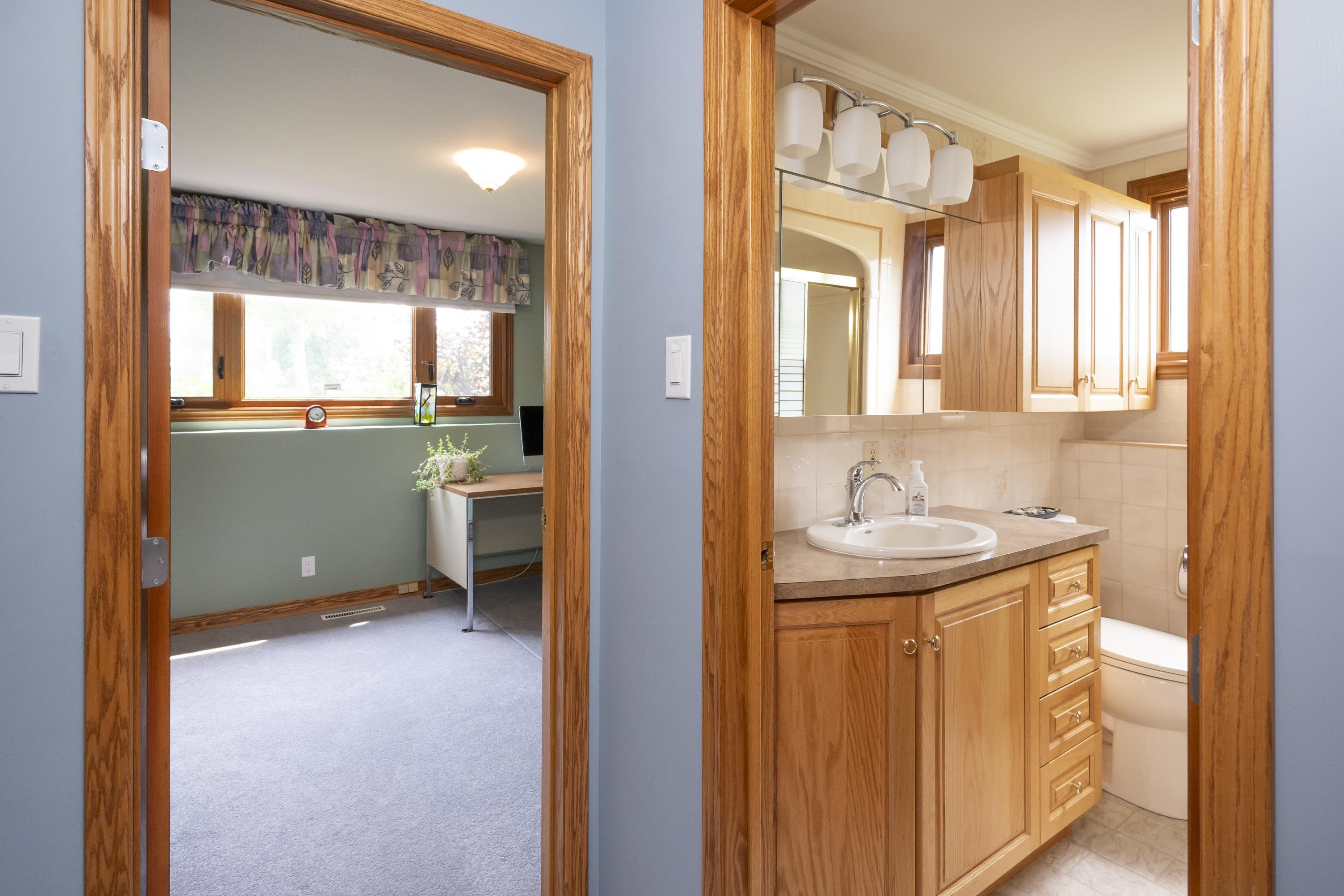 236 Poplar Ave, Thunder Bay, ON - Indoor Photo Showing Bathroom