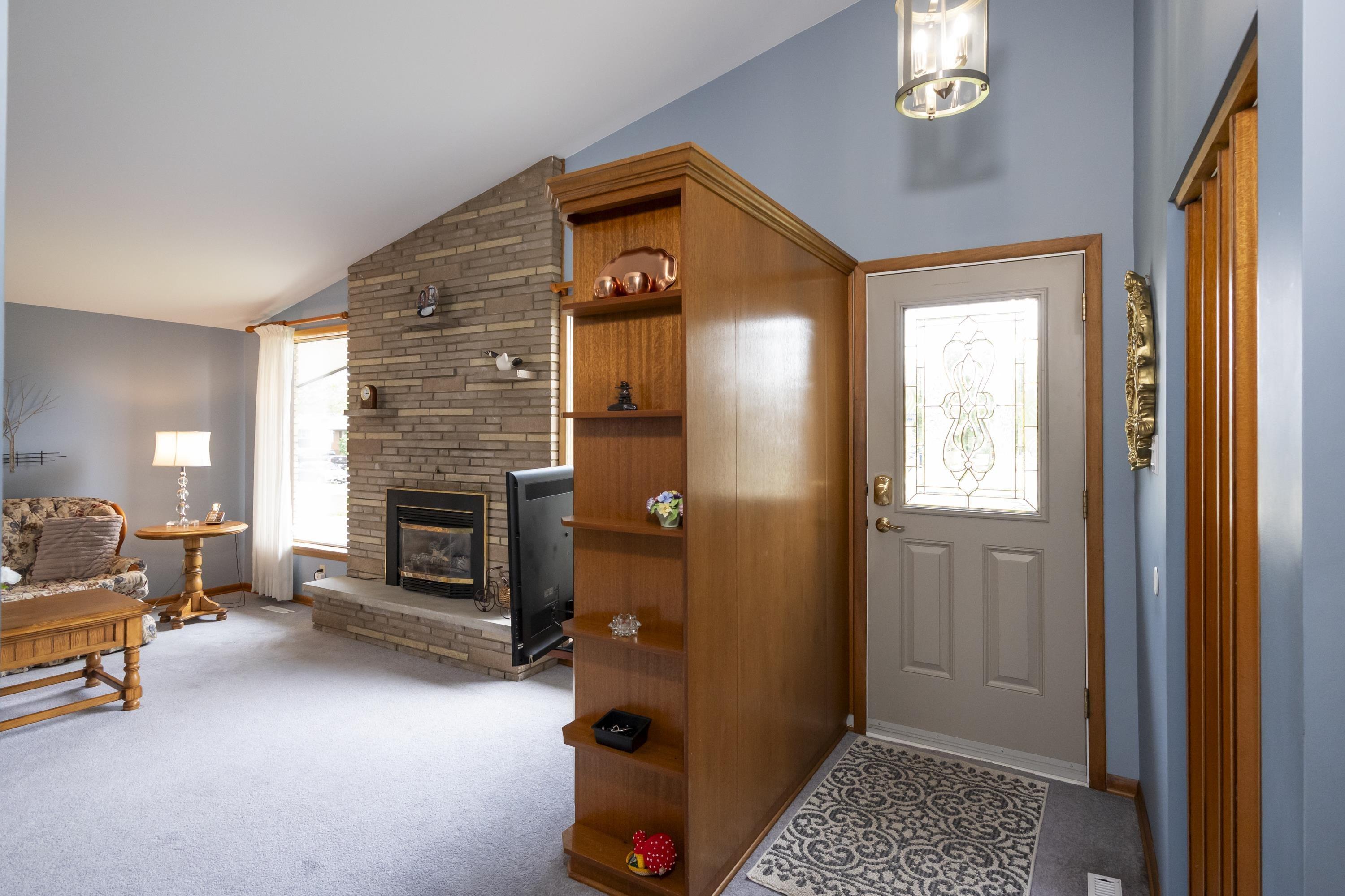 236 Poplar Ave, Thunder Bay, ON - Indoor With Fireplace