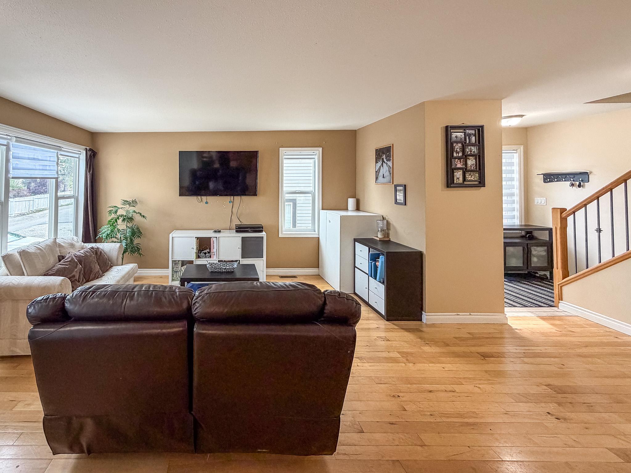 2-188 9Th S Street, Cranbrook, BC - Indoor Photo Showing Living Room