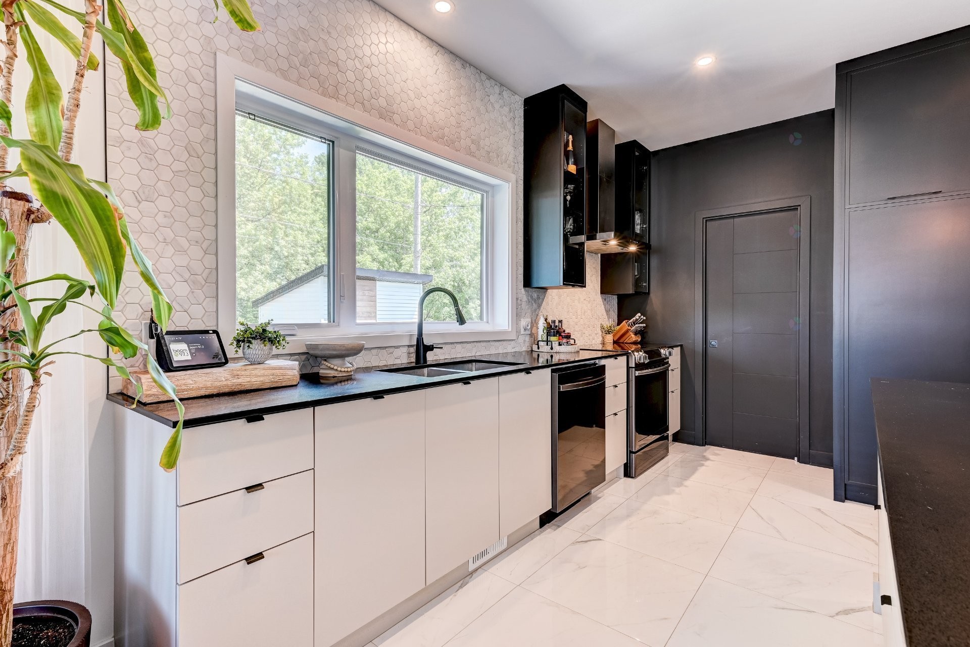 Cuisine - 17 Place De La Rive, Saint-Mathieu, QC - Indoor Photo Showing Kitchen With Double Sink